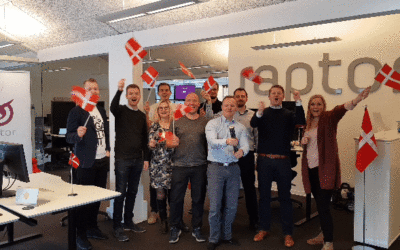 Raptor Services A/S fejrer 9 år med personalisering